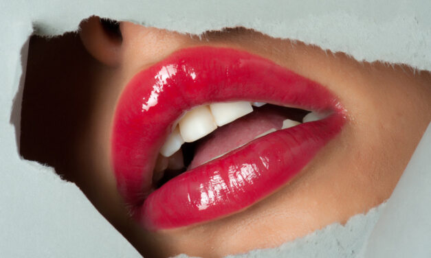 Konturowanie ust, czyli jak optycznie powiększyć usta makijażem