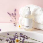 Oczyszczanie twarzy wrażliwej: jak łagodnie usunąć zanieczyszczenia i uniknąć podrażnień