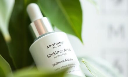 Kwas szikimowy w pielęgnacji: łagodne złuszczanie i skuteczna regulacja sebum dla cery problematycznej